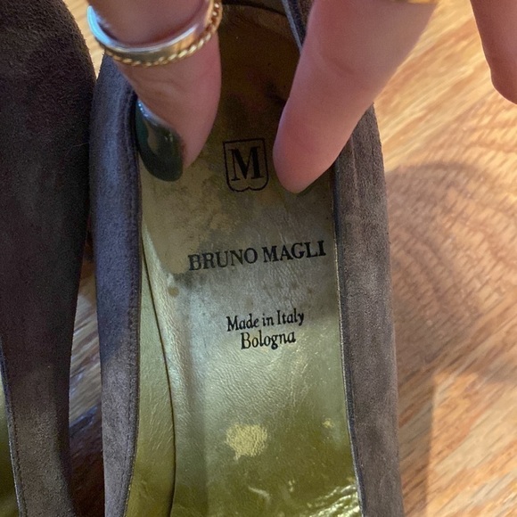 Bruno Magli brown suede pumps. Size 8 - Picture 5 of 5